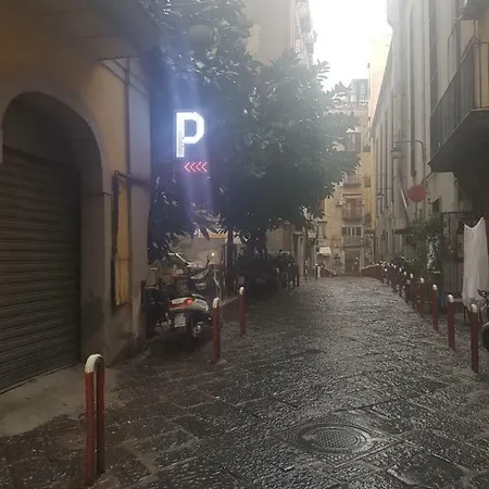 Gradoni Di Chiaia Twenty Three * Neapel